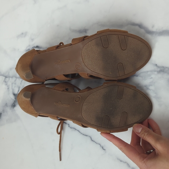 FERGALICIOUS suede heels | size 8 - Picture 5 of 8